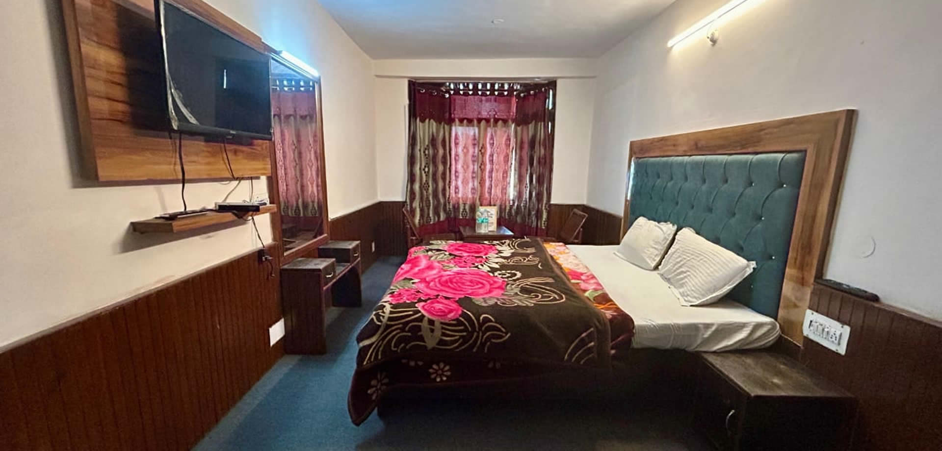 Deluxe Room - Cozy Inn Manali